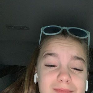 Meet your Posher, Mia